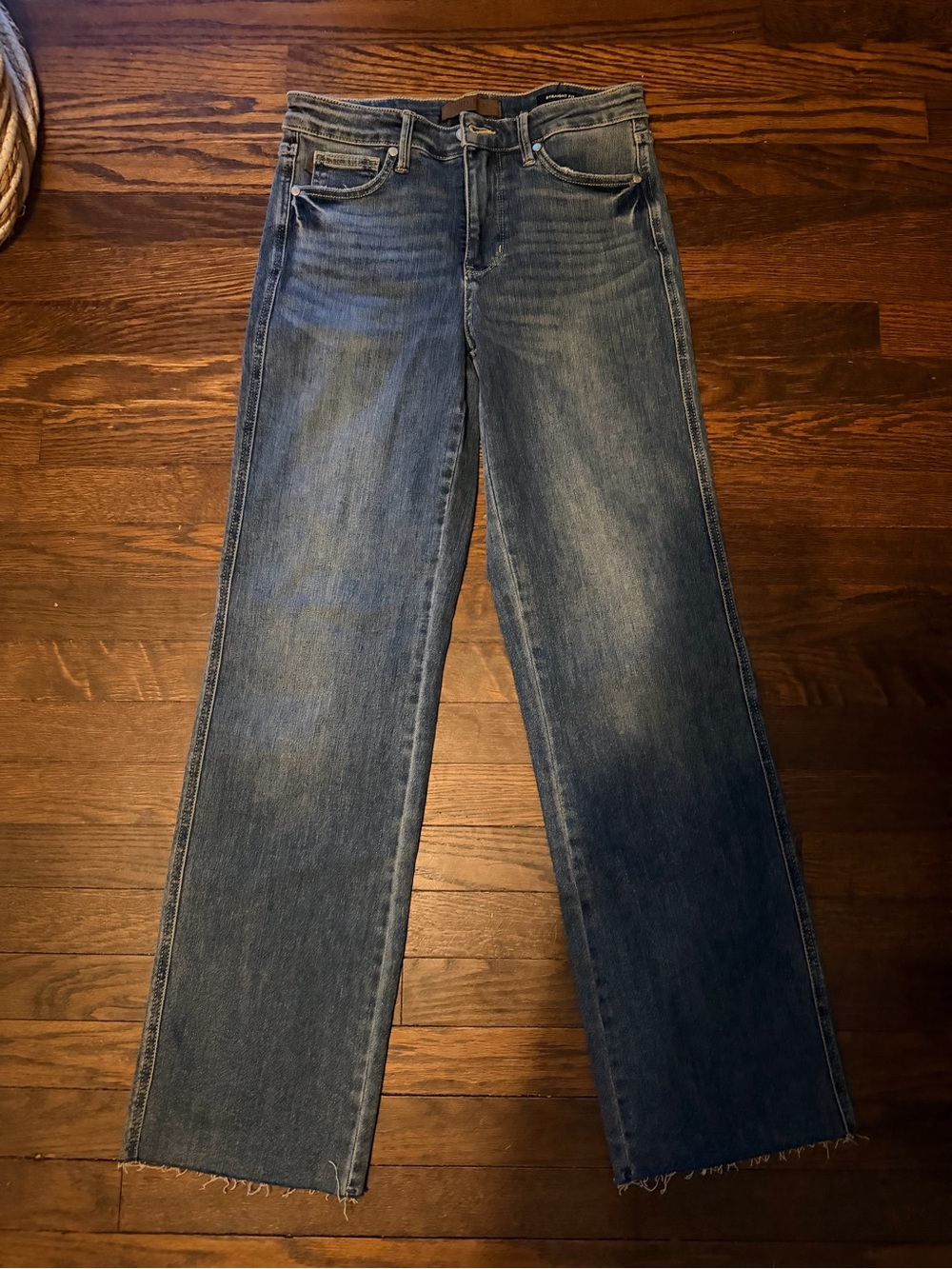 Judy Blue Straight Leg Jeans in Medium Blue Wash